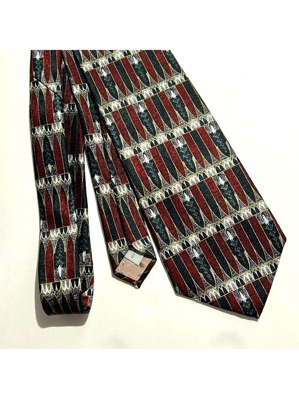 Pierre Cardin necktie. All silk, good condition , preowned.